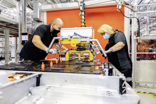 auto výroba baterií Mercedes-Benz EQC elektromobil Daimler Kamenice