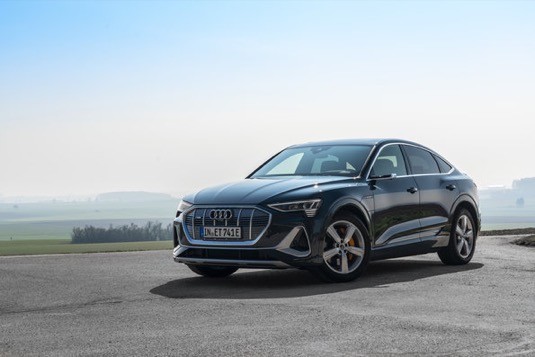 auto elektromobil Audi e-tron Sportback 55 quattro