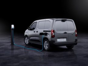 Zákazníci mají v novém e-Partnerovi k dispozici všechny vlastnosti klasické verze Peugeot Partner, bez jakýchkoliv kompromisů a nově s nulovými emisemi.