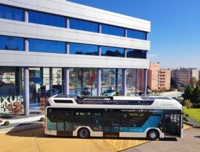 Toyota posiluje spojení s firmami CaetanoBus a Finlog kvůli výrobě vodíkových autobusů.