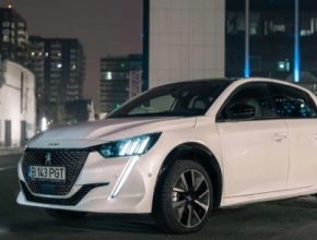 auto elektromobil Peugeot e-2008