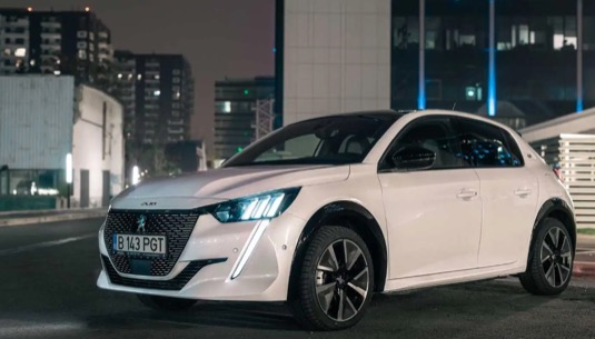auto elektromobil Peugeot e-2008