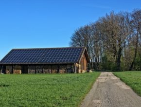 solární elektrárna na stodole