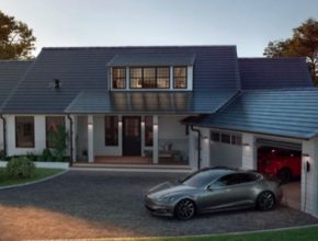 auto Tesla Model S dům solární elektrárna panely baterie