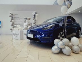 auto Tesla Model Y MIC Čína dodávky 2021