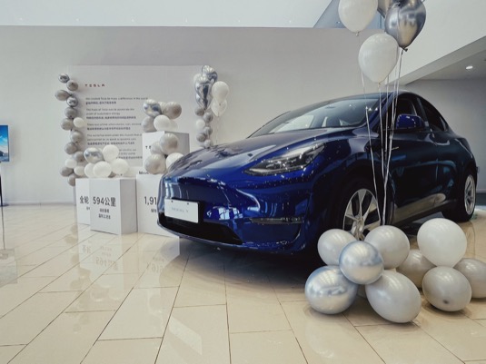 auto Tesla Model Y MIC Čína dodávky 2021