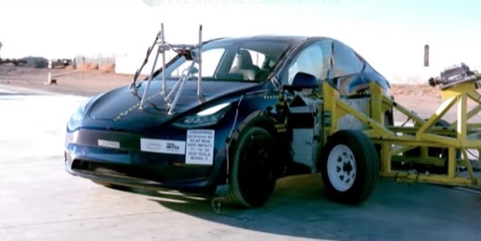 auto elektromobil Tesla Model Y
