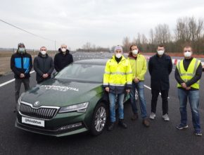 Vývojové týmy Valeo a VSB Ostrava s testovacím autem Drive By Wire