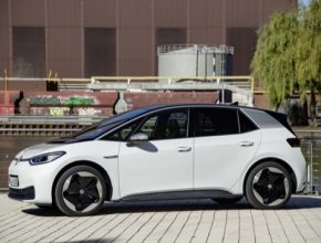 Volkswagen ID.3 byl první vlaštovkou nové elektromobilní strategie koncernu VW. V ulynulém desetiletí se evropským „Autem roku staly“ například také modely Volkswagen Polo, Volkswagen Golf a Volkswagen Passat.