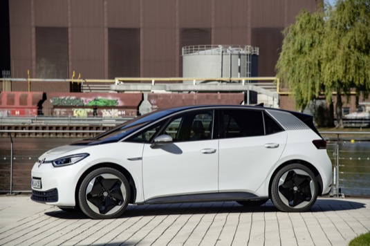 Volkswagen ID.3 byl první vlaštovkou nové elektromobilní strategie koncernu VW. V ulynulém desetiletí se evropským „Autem roku staly“ například také modely Volkswagen Polo, Volkswagen Golf a Volkswagen Passat.
