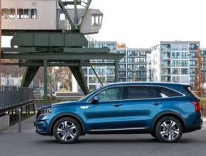 Úúsporné SUV s čistě elektrickým dojezdem až 70 km ve městě nabízí celkový výkon až 195 kW.