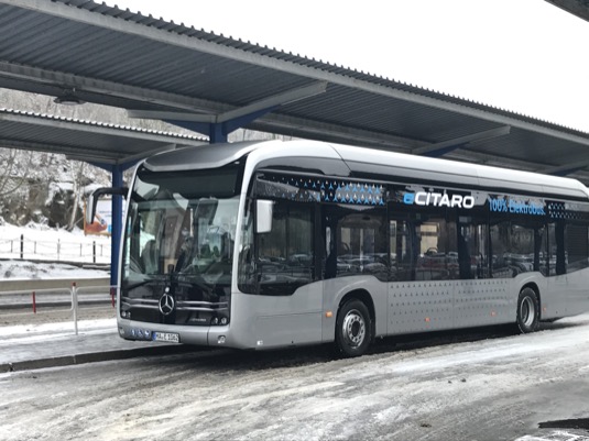 Dopravní uskupení ICOM transport a.s. provozuje 800 autobusů, 300 souprav nákladních vozidel a zaměstnává 1800 zaměstnanců.