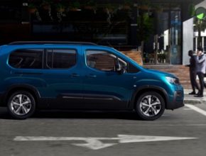 Nový elektromobil Peugeot e-Rifter si ponechal všechny přednosti verze se spalovacím motorem, pro které je zákazníky vyhledáván, zejména pak z hlediska prostornosti a modularity.