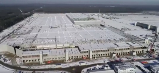 auto Tesla Gigafactory Gigatovárna Berlín