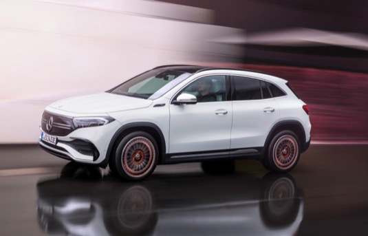 Podle statistiky registrací Svazu dovozců automobilů si plug-in hybridní vůz značky Mercedes-Benz koupilo 237 zákazníků, což je nejvíce v prémiovém segmentu a druhý nejlepší výsledek absolutně.