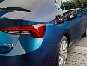 Nákupní aliance Axigon umožňuje čerpat CNG nově také v síti plnicích stanic společnosti E.ON Energie. Spolu s největší sítí innogy Energo tak jde o 95 plnicích stanic z celkového počtu 219. Díky dvoukorunové slevě vychází odpovídající množství CNG asi o 10 korun levněji než litr benzínu.