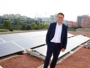 Vídeňský radní pro životní prostředí Jürgen Czernohorszky chce, aby město více využívalo solární energii.