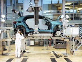 auto výroba elektromobilu Volkswagen ID.3 Skleněná manufaktura Drážďany