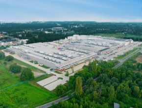 Zelená energie se v polských závodech 3M použije k výrobě více než 12 000 produktů. Přechod na obnovitelné zdroje energie umožní společnosti výrazně snížit uhlíkovou stopu a emise oxidu uhličitého.