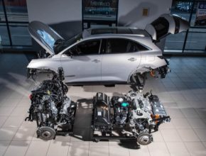 Vozy typu PHEV mají sice stejný cíl, ovšem technické cesty k němu jsou mnohdy velmi rozličné.