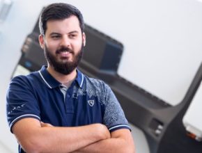 Maté Rimac, zakladatel a šéf chorvatské automobilky, má důvod k úsměvu.