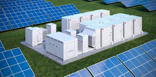 Nová technologie, která je založená na továrním hardwaru, pokročilém softwaru a datové inteligenci, kompletně mění přístup k budování a provozu energetických úložišť – jejich instalace ve velkém bude nyní mnohem jednodušší, bezpečnější, rychlejší a cenově dostupnější.
