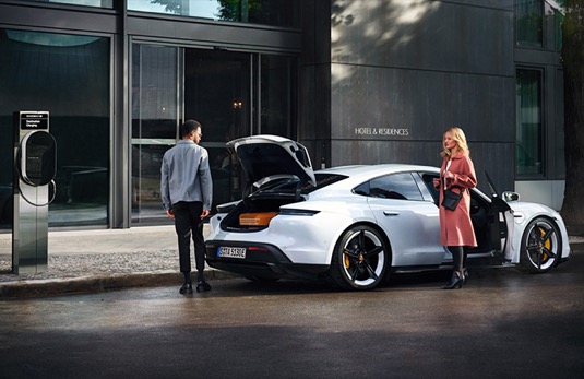 auto elektromobil Porsche Taycan síť nabíječek