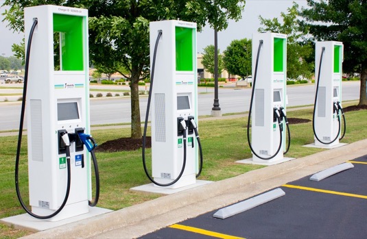 auto elektromobil nabíjecí stanice Electrify America Volkswagen