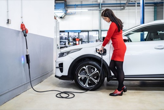 Se sadou Kia EV Power Wallbox 4Go nabijete elektromobil doma, na chatě i v kempu.