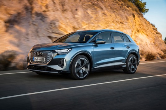 Audi Q4 e-tron a Q4 Sportback e-tron: všestranný elektromobil v kompaktním formátu