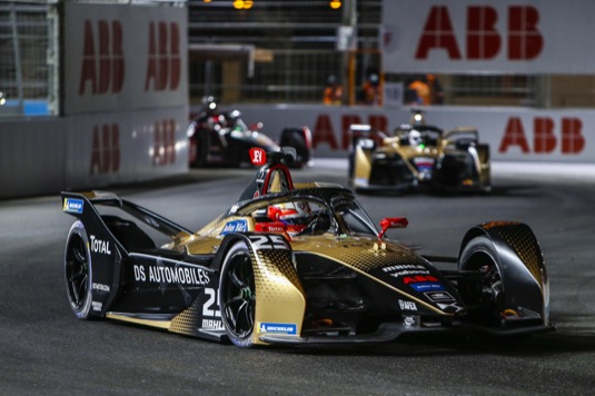 Nové hnací ústrojí, které vyvinula DS Performance (soutěžní divize společnosti DS Automobiles) pro tým DS Techeetah, je vzhledem k využití nejnovějších elektrických technologií a obnově téměř všech dílů synonymem velkého technologického kroku vpřed.
