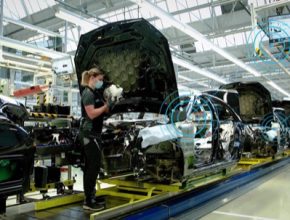 Mercedes-Benz a Siemens ohlásily strategické partnerství v oblasti udržitelné výroby automobilů