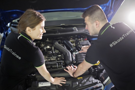 Nový program nazvaný Tech Trainee byl spuštěn v lednu, kdy automobilka přijala prvních 10 uchazečů. Společnost ŠKODA AUTO se jako jeden z největších zaměstnavatelů v České republice na vzdělávání a rozvoj zaměstnanců zaměřuje dlouhodobě.