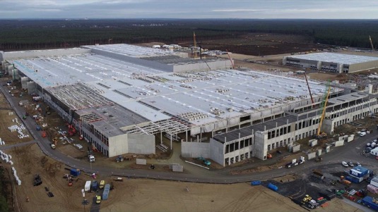 auto Tesla továrna Gigafactory Berlín Grunheide Giga