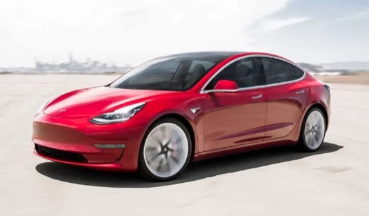 auto elektromobil Tesla Model 3