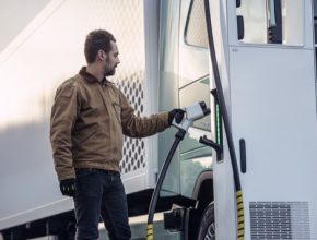 Pozitivní prognóza je založena na schopnosti elektrických nákladních vozidel Volvo uspokojit širokou škálu přepravních potřeb. Například v EU by mohla být již brzy téměř polovina veškeré silniční nákladní přepravy elektrifikována.