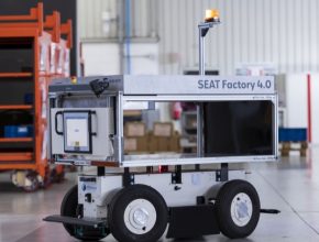 EffiBOT je autonomní, spolupracující mobilní robot, který se přizpůsobuje potřebám zaměstnanců, aby jim usnadnil práci