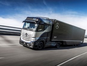 Vývojový prototyp nákladního vozidla Mercedes-Benz GenH2 jezdí na zkušební dráze od konce dubna. Široká série testů je další milník na cestě k sériové výrobě.