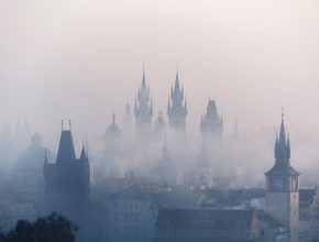 Praha do budoucna sází na udržitelnou energetiku, úsporné budovy, obnovitelné zdroje a udržitelnou mobilitu.