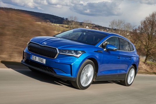 Pro maximální využití hospodárnosti elektrifikovaných vozů ŠKODA nabízí tuzemské zastoupení mladoboleslavské automobilky ve spolupráci se svými autorizovanými obchodníky balíčky služeb eMobility, které byly navrženy na míru jednotlivým skupinám zákazníků.