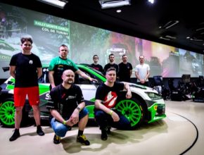 V rámci Live eventu se proti sobě na jednom místě a v jeden čas postavilo 8 finalistů, kteří v komentovaném závodě usedli za volanty identických simulátorů Škoda RallySim.