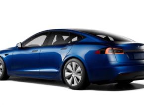 Tesla Model S nákup bitcoin kryptoměna
