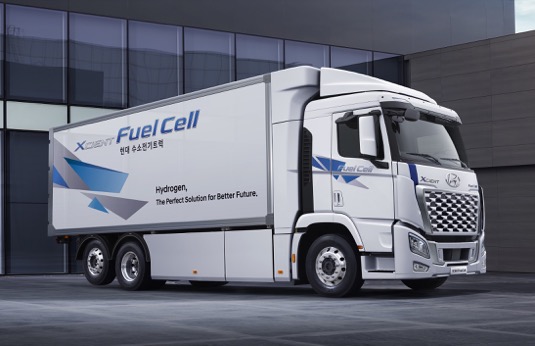 Nákladní Hyundai XCIENT Fuel Cell 2021 přichází s odvážným designem masky chladiče a vylepšenými provozními vlastnostmi
