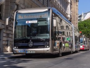 E-Gelenkbus neboli elektrický kloubový autobus Mercedes-Benz eCitaro