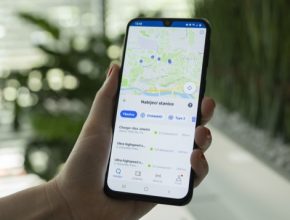 Součástí aplikace je také mapa s nabíjecími místy pro elektromobily. Novinkou je, že aplikace Citymove nyní využívá umělou inteligenci ke zprostředkování nabídek na chytré telefony zákazníků prostřednictvím push oznámení.