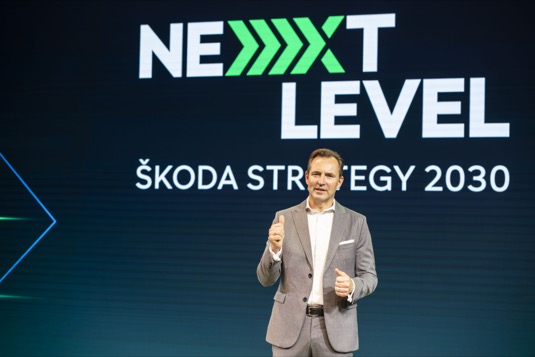 ŠKODA AUTO si pro následující dekádu stanovila novou strategii dalšího rozvoje, nazvanou NEXT LEVEL - ŠKODA STRATEGY 2030, jejímž cílem je úspěšný rozvoj v oblasti internacionalizace, elektrifikace a digitalizace.