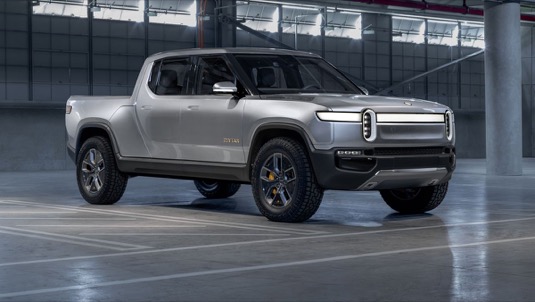 auto elektromobil Rivian R1T pick-up truck