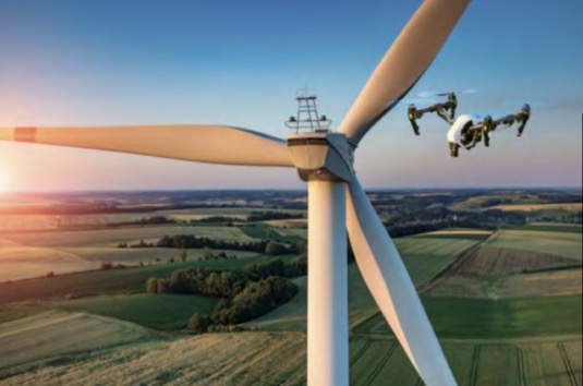 Drony pomáhají i v případě alternativních energetických zdrojů – kontrolují stav solárních panelů a lopatek větrných elektráren.