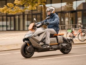 Soudce Dredd (Judge Dredd) by novým elektroskútrem od BMW určitě nepohrdnul.