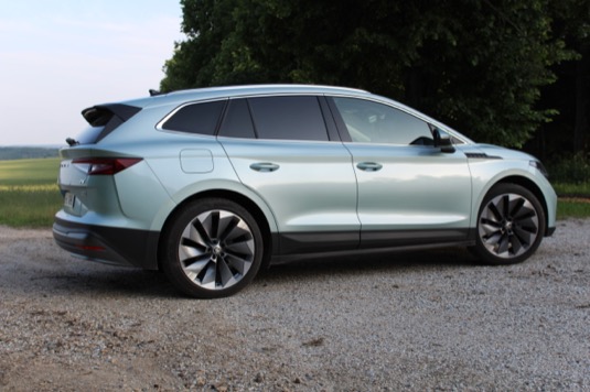 auto elektromobil Škoda Enyaq iV test